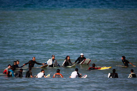 surfers circle for peace ashqelon